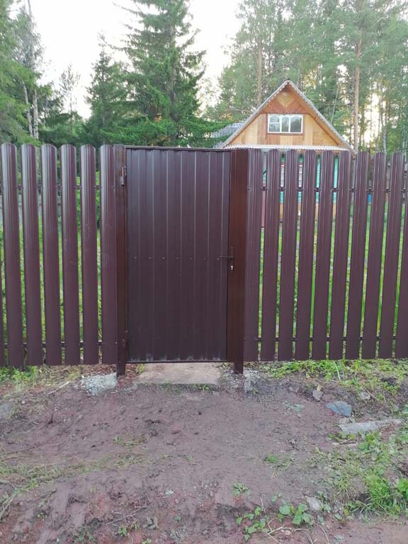 дачный забор евроштакетник с калиткой